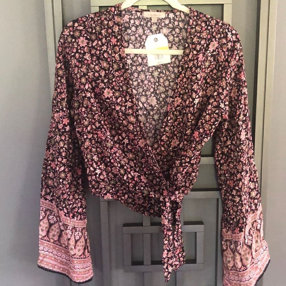 NWT Wonderly Floral, print bell sleeve wrap top size M